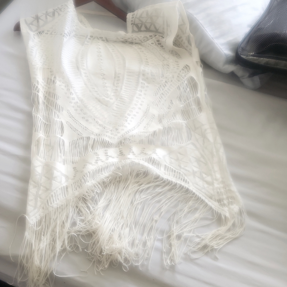 Cut out top with fringe design
